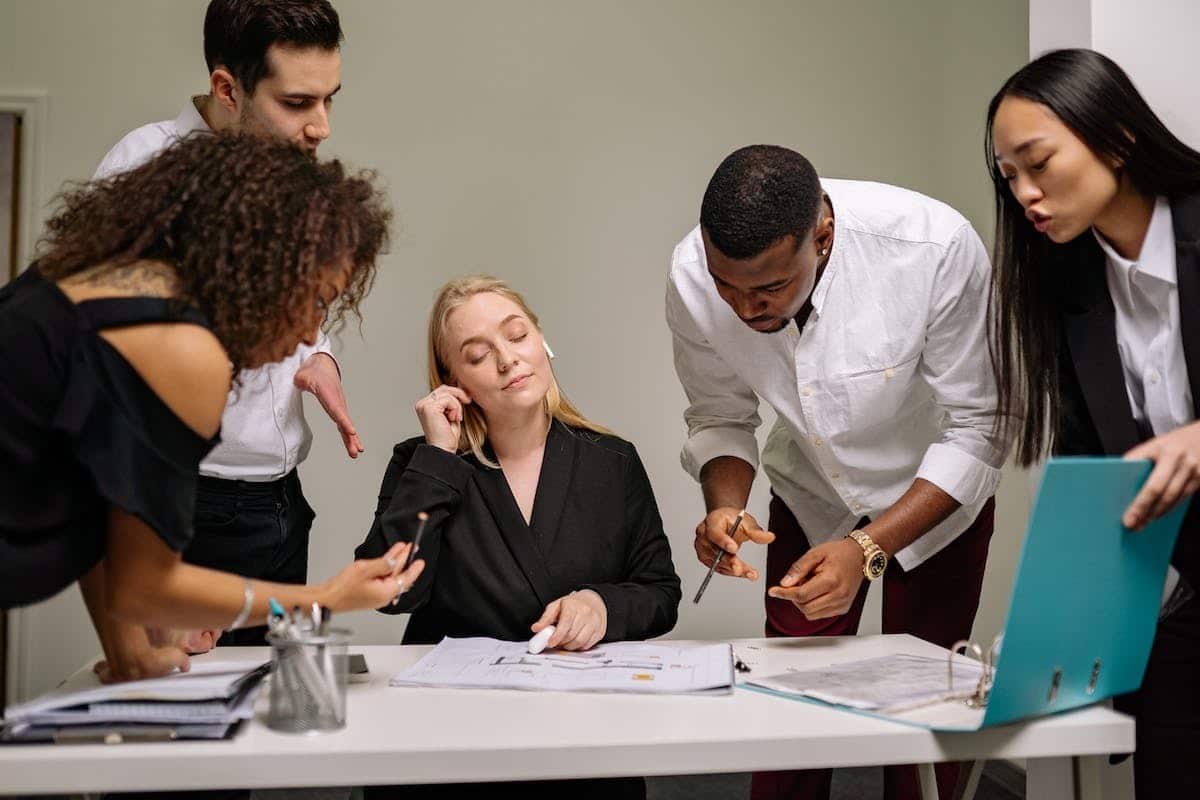 Stratégies efficaces pour favoriser une ambiance de travail saine et