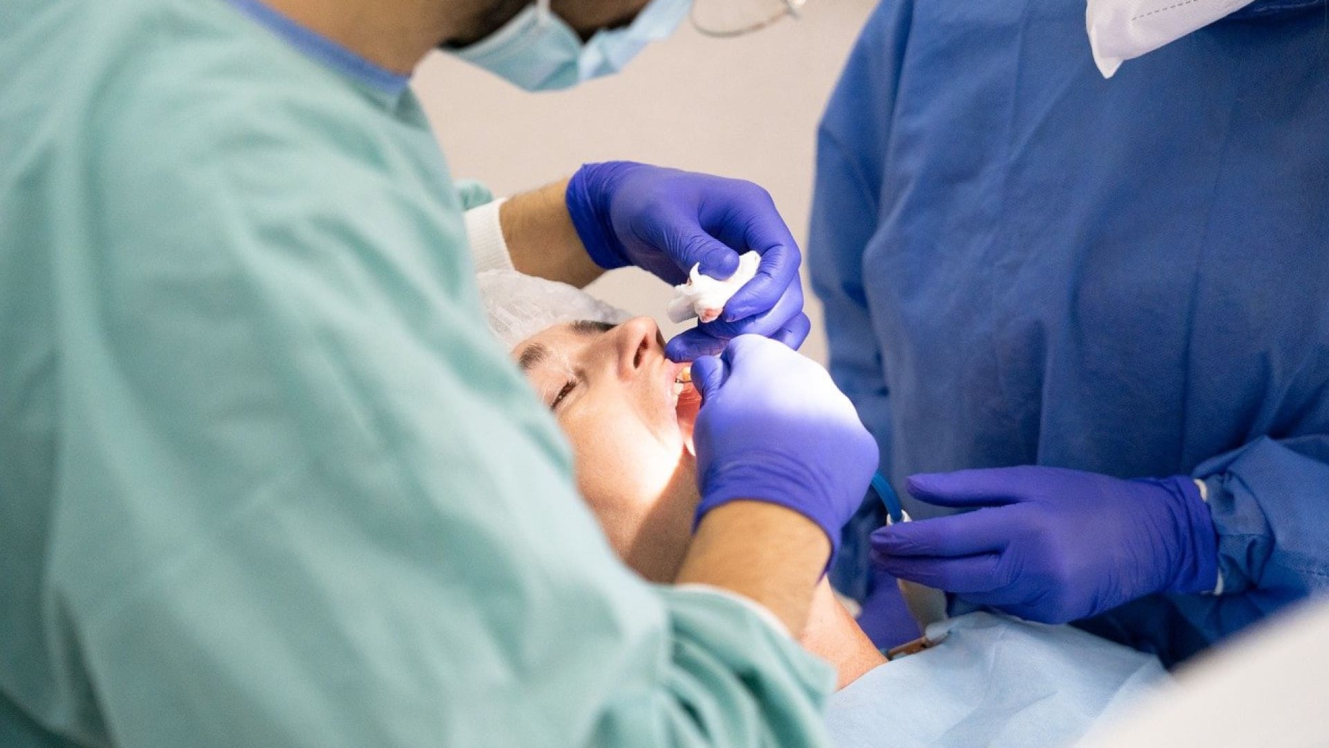 Implants dentaires : comment choisir un cabinet professionnel ?